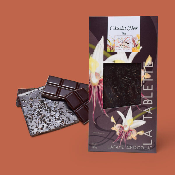 tablette chocolat noir parsemée de thé