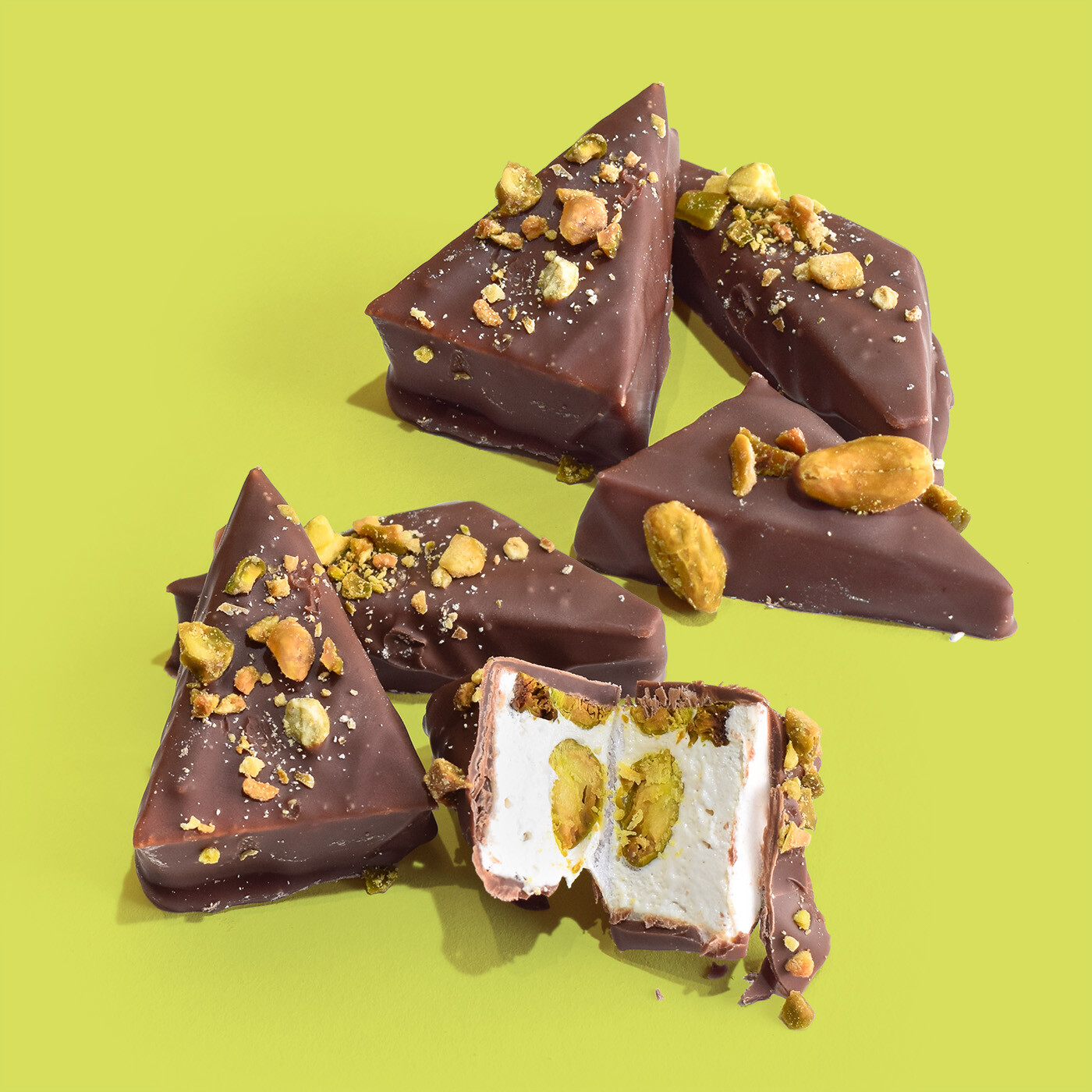 pistachios chocolat au lait gros plan